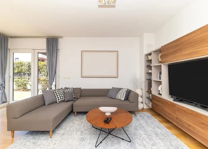 Apartment Premium Garden Escape By Belmont Realty *