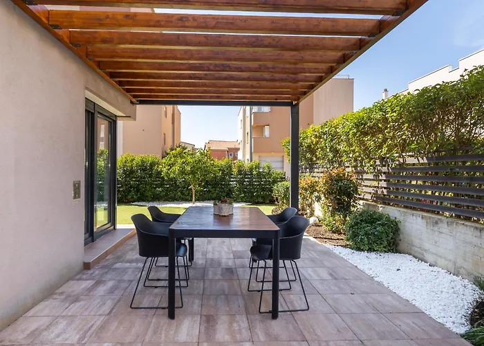 Premium Garden Escape By Belmont Realty Apartment *
