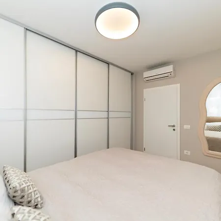 Premium Garden Escape By Belmont Realty 公寓