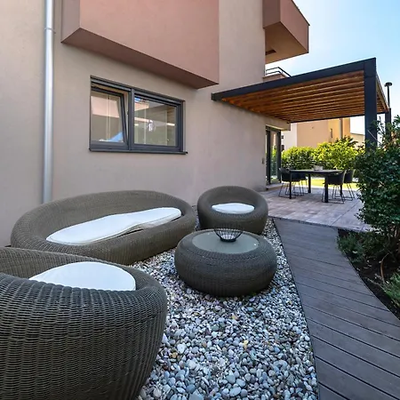 Premium Garden Escape By Belmont Realty 公寓
