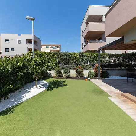 Premium Garden Escape By Belmont Realty 扎达尔
