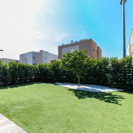 Premium Garden Escape By Belmont Realty * 扎达尔