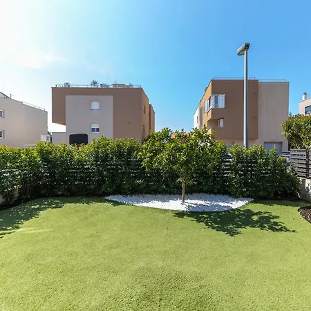Premium Garden Escape By Belmont Realty 扎达尔