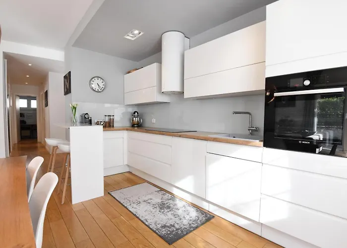 Premium Garden Escape By Belmont Realty Apartment *