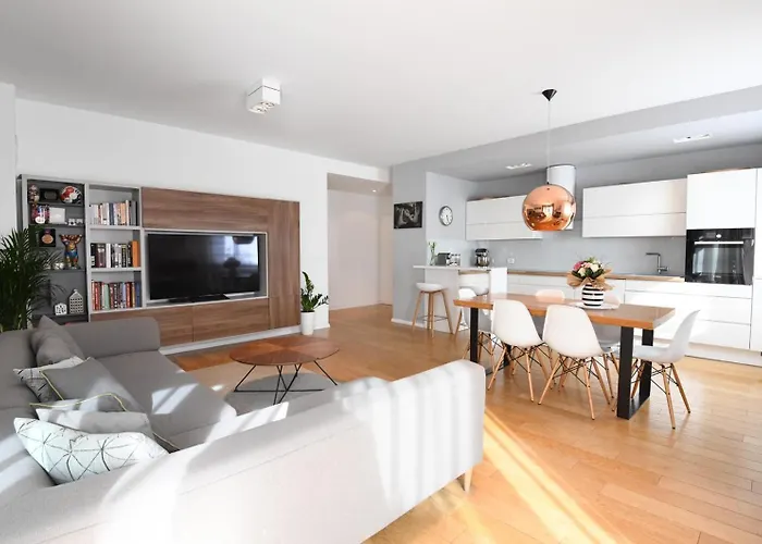 Premium Garden Escape By Belmont Realty Apartment