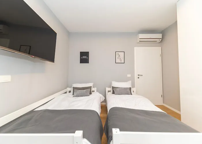 شقة Premium Garden Escape By Belmont Realty *